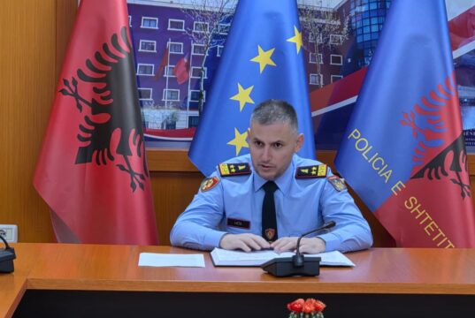Skënder Hita mbledh drejtuesit e Policisë: Urdhra për goditjen e krimit, drogës, armëve pa leje dhe zjarrvënieve