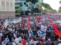 Protesta qytetare hyn në ditën e 46-të, protestuesit sërish para Kryeministrisë