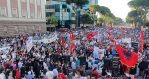 Protesta qytetare hyn në ditën e 46-të, protestuesit sërish para Kryeministrisë