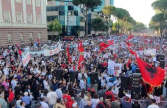 Protesta qytetare hyn në ditën e 46-të, protestuesit sërish para Kryeministrisë