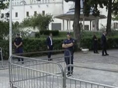 Kuvendi nën masa të forta sigurie, kordon policie dhe barriera metalike