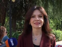 Spiropali dorëzon mocionin për “Marrëveshjen e Re për Shqipërinë”, thumbon Ramën: Qytetarëve t’u përgjigjemi me përulësi, jo me arrogancë