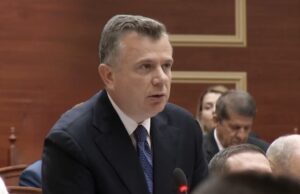 Balla: Të pezullohen ndërtimet pranë zonave turistike gjatë sezonit veror