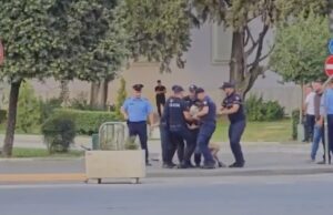 Protesta e 48-të para Kryeministrisë, incident pranë makinës së Ramës: Policia ndalon një protestues
