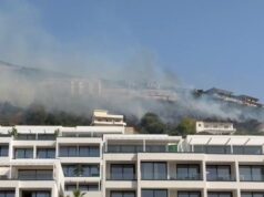 Zjarr mbi tunelin e Vlorës, flakët rrezikojnë banesat në zonën e Ujit të Ftohtë