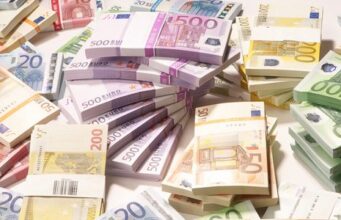 Banka e Shqipërisë blen 139.6 mln euro, por euro vijon rënien – kursi zbriti në 93 lekë