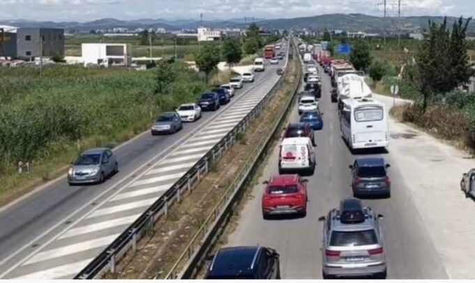 Mbi 1 milion mjete aktive në Shqipëri, FIERI i 3-ti për numrin e automjeteve