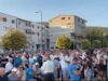 Protestë në Prrenjas kundër bashkimit të mundshëm me Librazhdin, qytetarët kërkojnë ruajtjen e statusit të bashkisë