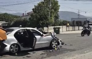 Katër automjete përplasen pranë rrethrrotullimit të Bradasheshit, dy të pl*gosur