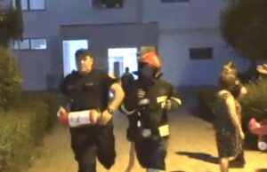 Zjarr pranë Drejtorisë Arsimore në Fier, flakët vihen shpejt nën kontroll