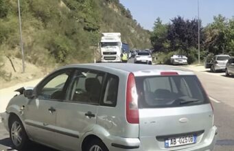 Përfshihet ne aksident aktori humorit i njohur si “Cekja” i Beratit