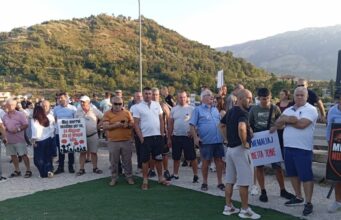 Banorët e Memaliajt protestojnë kundër shkrirjes së bashkisë me Tepelenën