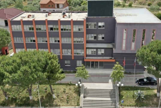 Patosi me zero detyrime të prapambetura, të dhënat financiare në fokusin e debatit për reformën territoriale