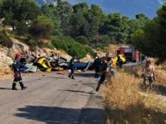 Greqi/ Përplasen 2 helikopterë zjarrfikës, dy të vd*kur dhe dy të pl*gosur! (VIDEO)