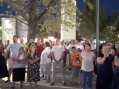 Qindra banorë protestojnë në Cërrik kundër shkrirjes së bashkisë me Elbasanin
