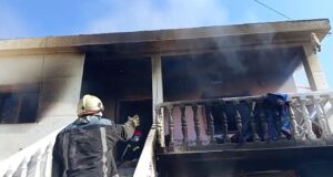 Zjarr në Fier-Shegan, përfshihet nga flakët banesa e një çifti të moshuarish