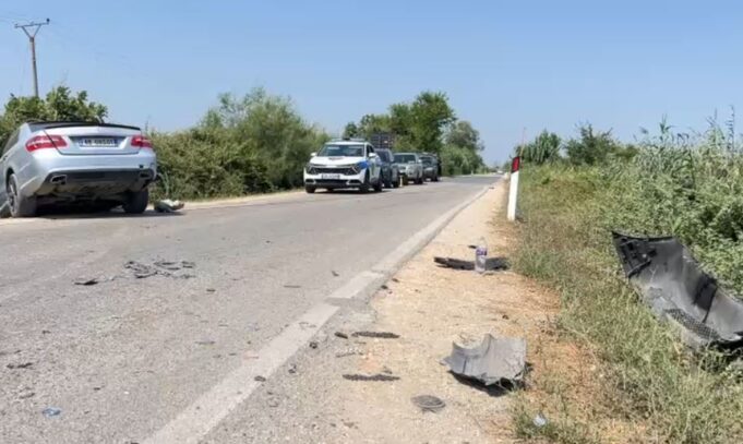 Furgoni përfundon në kanal ne Fier Shegan; një i moshuar në gjendje të rëndë
