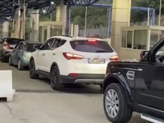 Radhë deri në 5 km në Kakavijë, fluksi bllokohet nga ritmi i ngadaltë në palën greke