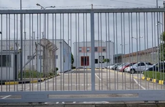 Pl*g*sja në burgun FIER e Bajrit dhe një të dënuari tjetër, pezullohen 8 efektivë