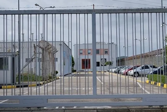 Pl*g*sja në burgun FIER e Bajrit dhe një të dënuari tjetër, pezullohen 8 efektivë