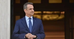 Aksident me biçikletë për kryeministrin grek, Kyriakos Mitsotakis dërgohet në spital