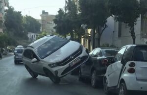 Aksident i pazakontë në Sarandë, tre automjete përfshihen në përplasje