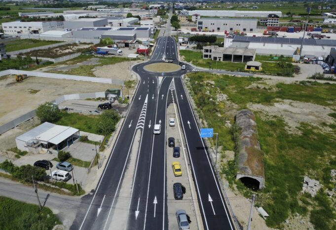 Autostrada Tiranë–Durrës, kontratë 1.1 miliardë lekë për 6 mbikalime dhe përmirësimin e aksit