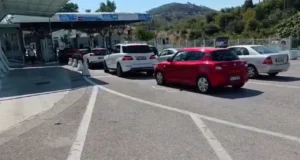 Radhë në kufirin me Greqinë, mijëra udhëtarë në Kakavijë dhe Qafë Botë