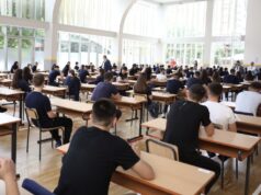 Matematika “fundosi” më shumë maturantë, 645 mbetës në Maturën Shtetërore 2026