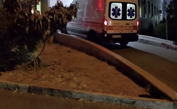 Pl*g*set me kaçavidë në Plazhin e Durrësit, i riu përfundon në spital
