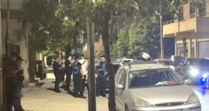 Dyshime për lëndë plas*se në një furgon të braktisur në Vlorë, policia sekuestron mjetin