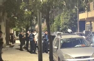 Dyshime për lëndë plas*se në një furgon të braktisur në Vlorë, policia sekuestron mjetin