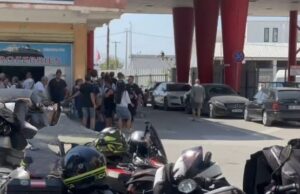 Porti i Vlorës pa energji elektrike/ 700 pasagjerë dhe 180 automjete në pritje, bllokohet imbarkimi