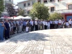 Protestë në Patos kundër reformës territoriale/ Banorët kundërshtojnë shkrirjen e bashkisë dhe përfshirjen në Fier