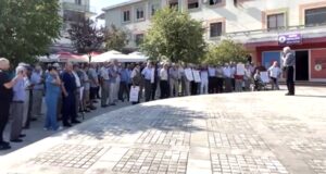 Protestë në Patos kundër reformës territoriale/ Banorët kundërshtojnë shkrirjen e bashkisë dhe përfshirjen në Fier