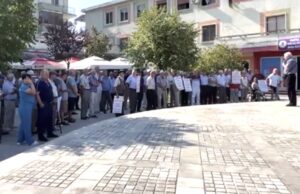Protestë në Patos kundër reformës territoriale/ Banorët kundërshtojnë shkrirjen e bashkisë dhe përfshirjen në Fier
