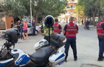 Vlorë/ 50-vjeçari humb jetën pasi bie nga ballkoni i pallatit