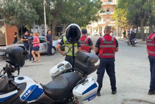 Vlorë/ 50-vjeçari humb jetën pasi bie nga ballkoni i pallatit