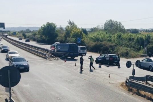 Aksident në autostradën Lushnjë-Fier, pl*g*sen disa pasagjerë të furgonit