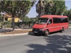 Përdorte celularin gjatë drejtimit të autobusit, ndëshkohet shoferi në Fier