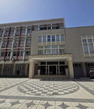 Luan Baçi ironizon njoftimin e Bashkisë Fier: “E marta ditë e shënuar deri në zgjedhjet e ardhshme”
