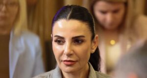 Balluku mbledh neser 12 deputetët e Fierit në Mallakaster: Në fokus porositë e Ramës dhe “Pasqyra Unike”