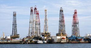 SHBA merr kontrollin e 65 miliardë fuçive naftë në Venezuelë, marrëveshje me koncesion 100-vjeçar
