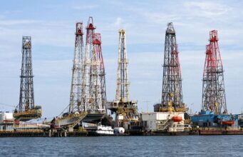 SHBA merr kontrollin e 65 miliardë fuçive naftë në Venezuelë, marrëveshje me koncesion 100-vjeçar