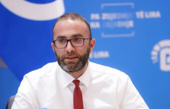 Bardhi: Nafta arrin 219 lekë/litër, qeveria po rëndon qytetarët me taksa