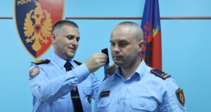 Skënder Hita vlerëson efektivët e Policisë në Fier, Mariglen Koroveshaj gradohet Kryekomisar