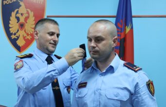 Skënder Hita vlerëson efektivët e Policisë në Fier, Mariglen Koroveshaj gradohet Kryekomisar