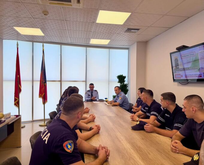 Fier/ 11 punonjës të rinj nisin detyrën në Policinë e Shtetit, takohen me drejtuesit e DVP Fier