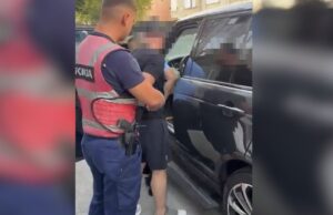 G*diti me grushte punonjësin e policisë, arrestohet 27-vjeçari