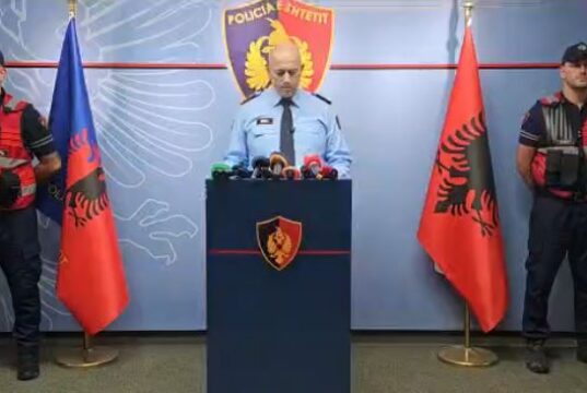 “Gjobe” 5 mln euro në hotelin në Radhimë/ Policia njoftim zyrtar: Arrestohen 5 persona, 6 të tjerë në kërkim